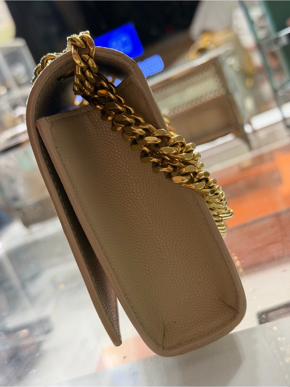 Saint Laurent Cream Leather Shoulder Bag with Gold Chain and YSL Logo - Picture 3 of 13